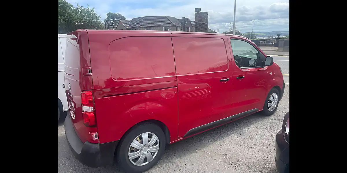 Used 2018 Peugeot Expert Professional Standard Flame Red - Interior and Exterior details 3