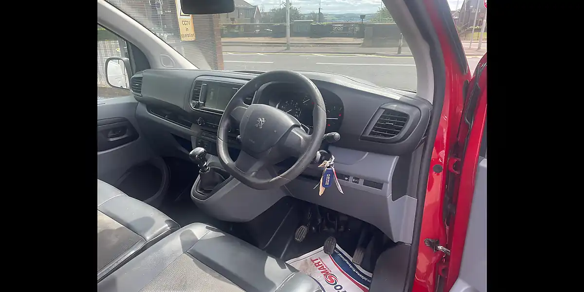 Used 2018 Peugeot Expert Professional Standard Flame Red - Interior and Exterior details 9