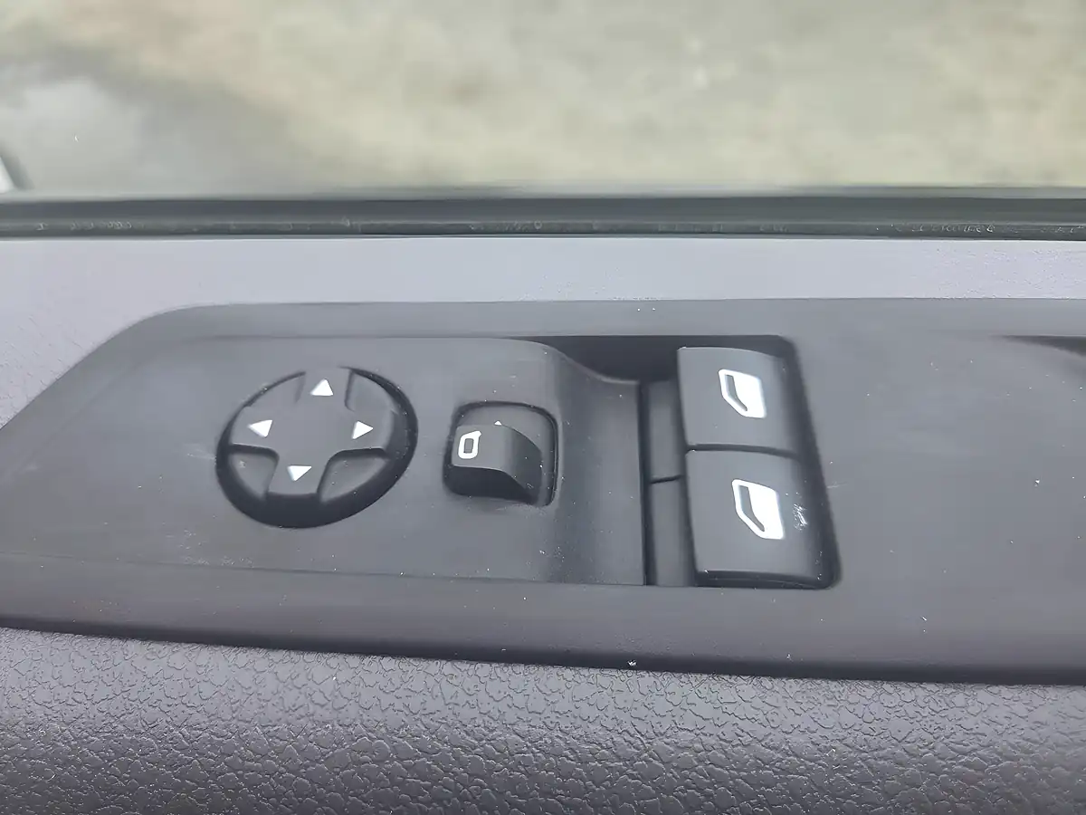 Used 2018 Peugeot Expert S Standard White - Interior and Exterior details 16