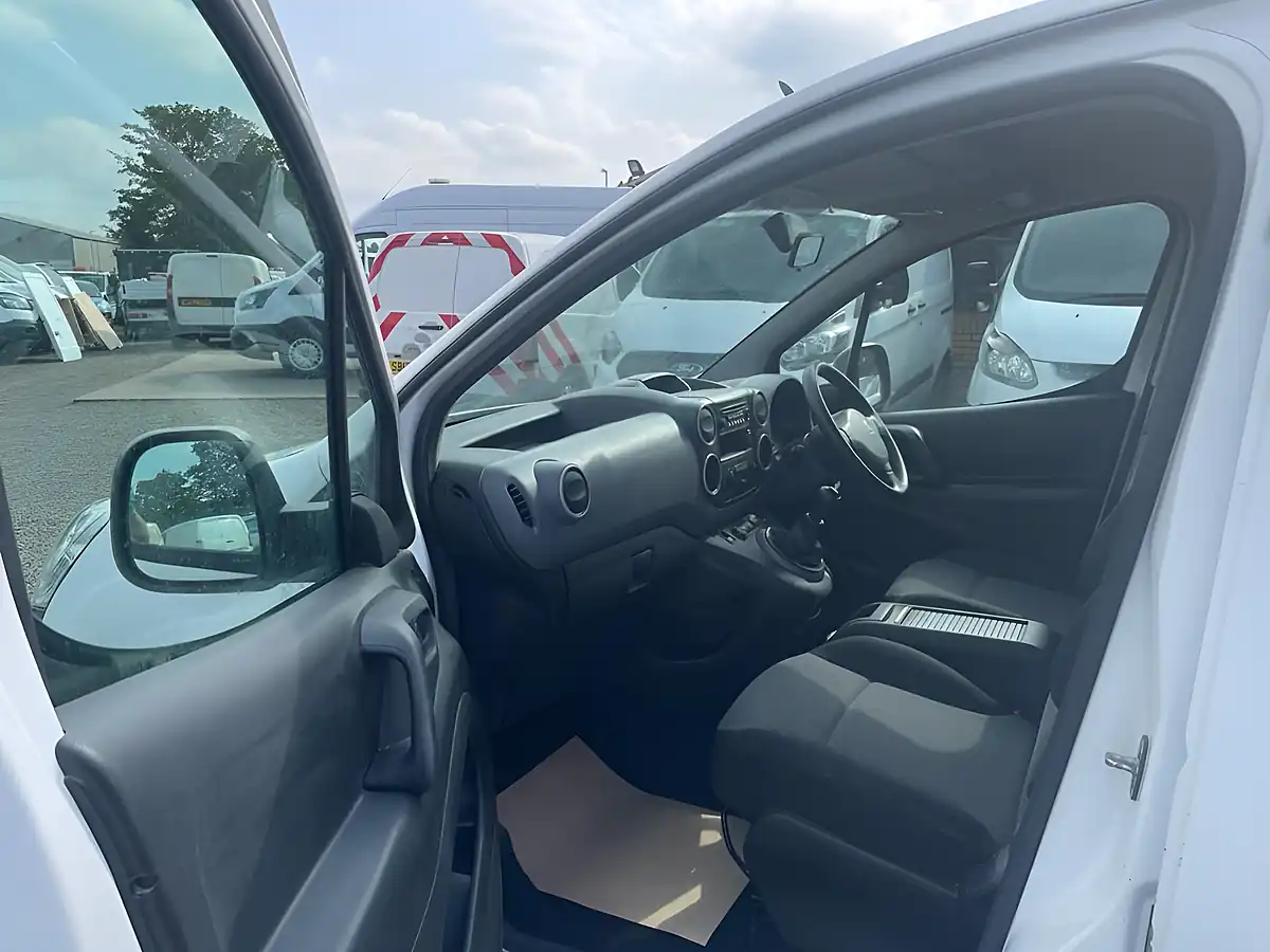 Used 2018 Peugeot Partner 744 S White - Interior and Exterior details 10