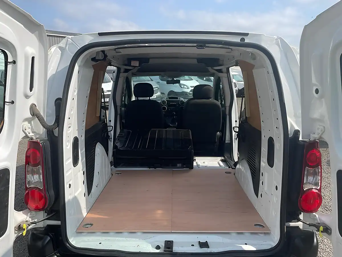Used 2018 Peugeot Partner 744 S White - Interior and Exterior details 16