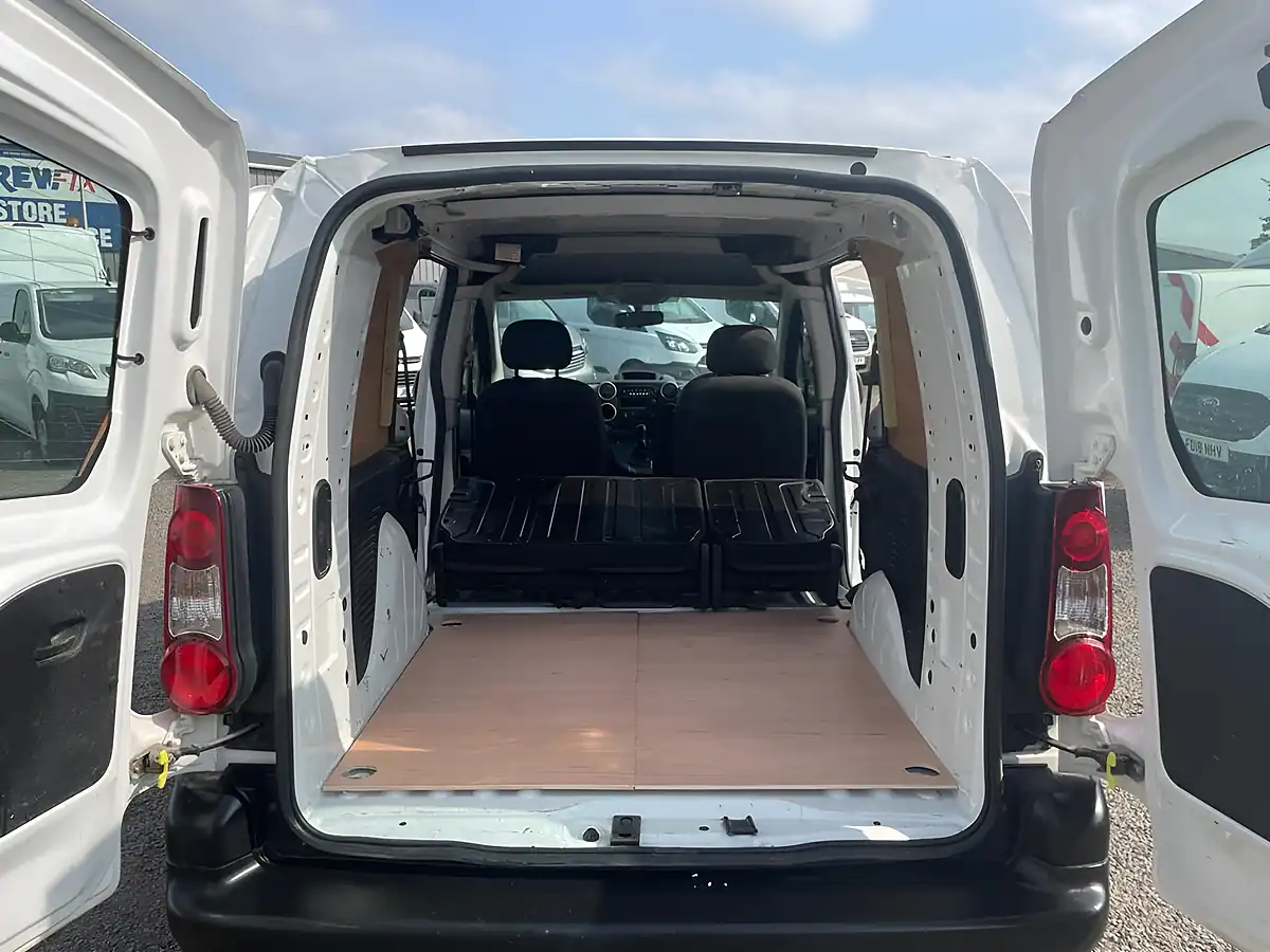 Used 2018 Peugeot Partner 744 S White - Interior and Exterior details 17