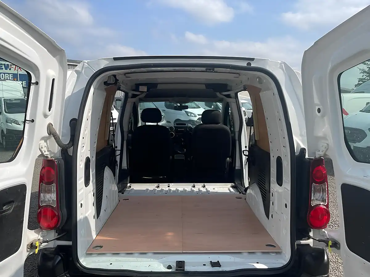 Used 2018 Peugeot Partner 744 S White - Interior and Exterior details 18
