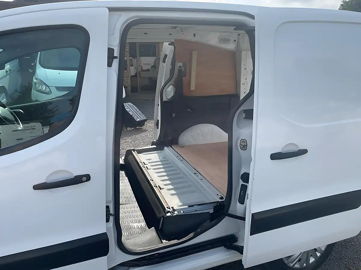 Used 2018 Peugeot Partner 744 S White - Interior and Exterior details 19