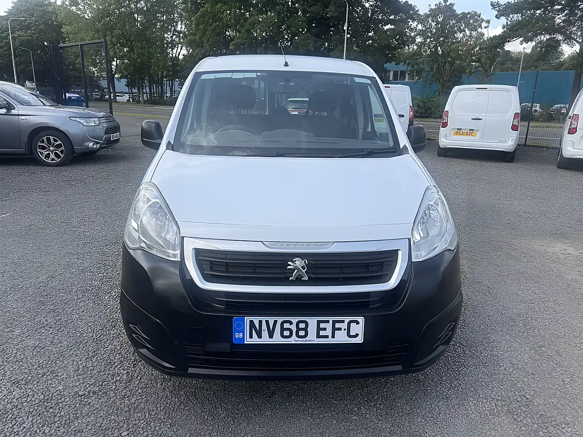 Used 2018 Peugeot Partner 744 S White - Interior and Exterior details 2