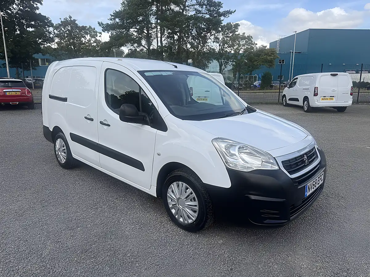 Used 2018 Peugeot Partner 744 S White - Interior and Exterior details 3