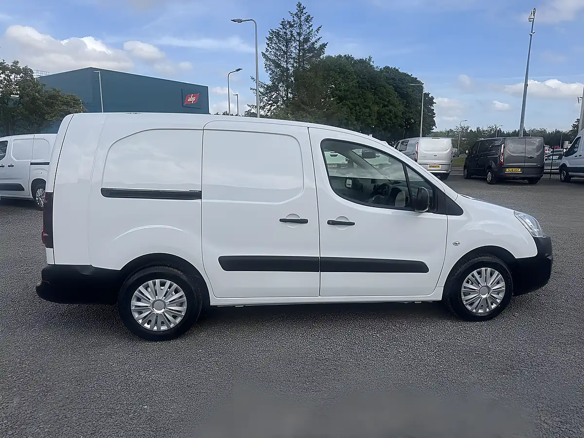 Used 2018 Peugeot Partner 744 S White - Interior and Exterior details 4