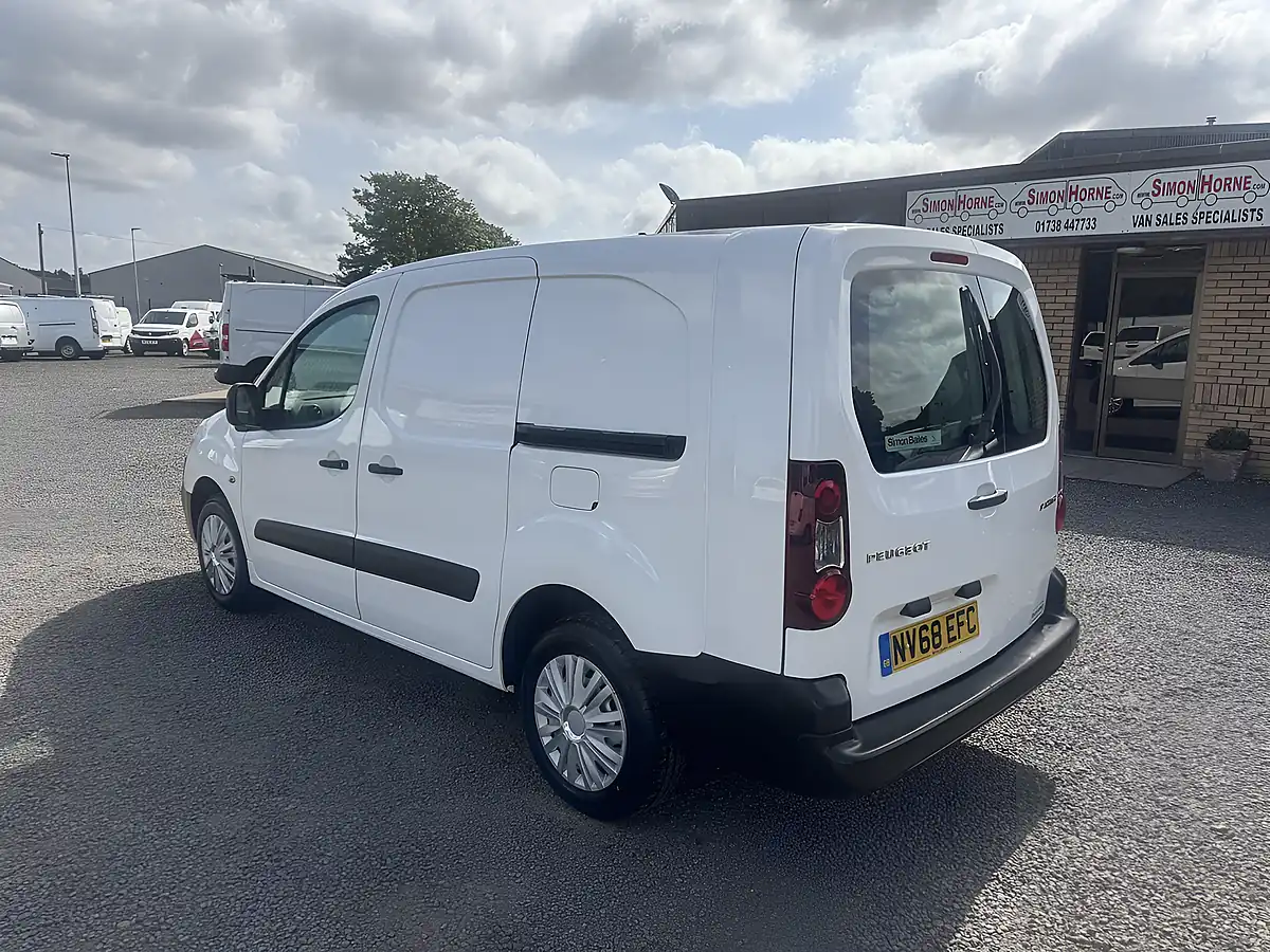 Used 2018 Peugeot Partner 744 S White - Interior and Exterior details 7