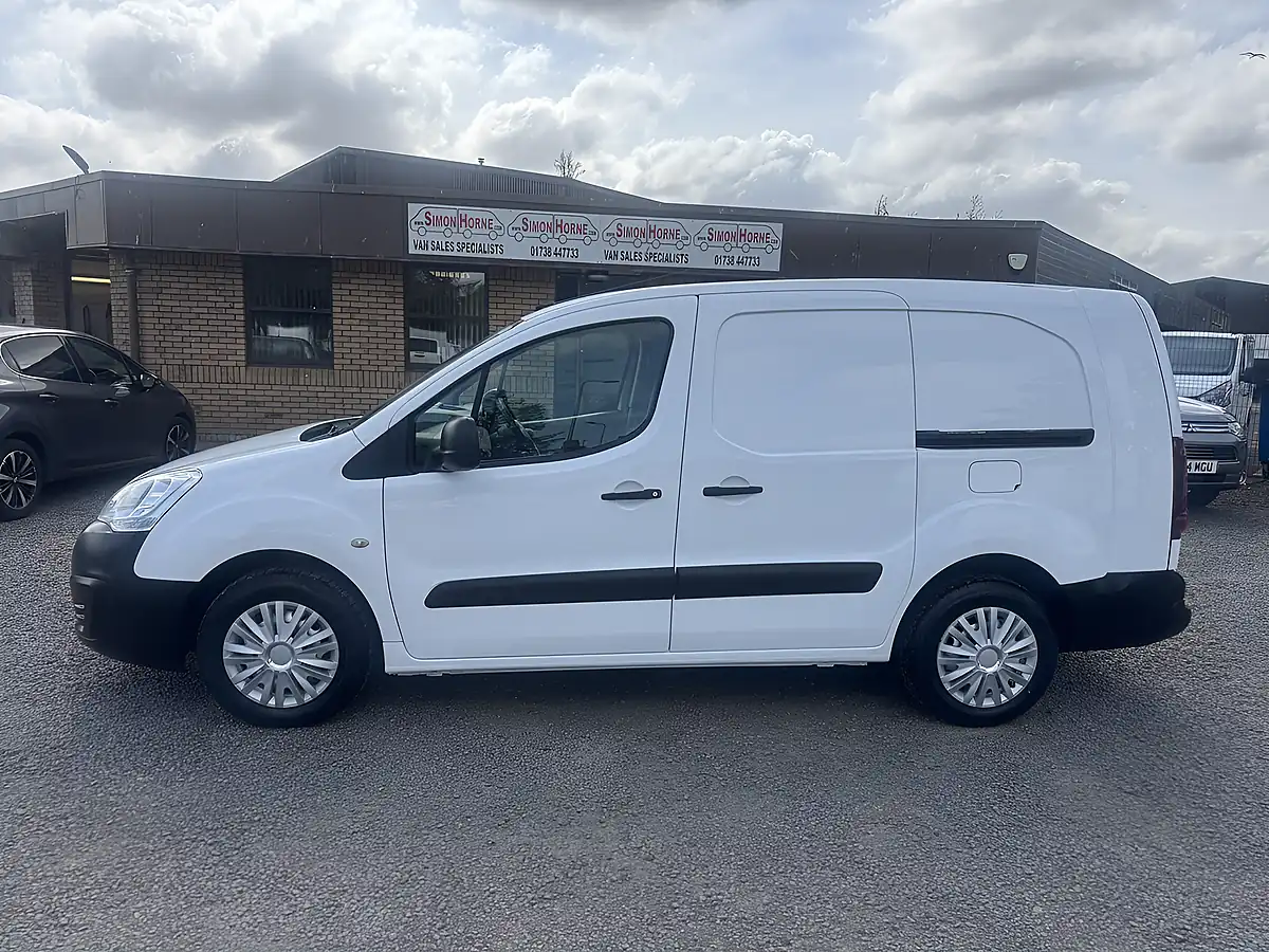 Used 2018 Peugeot Partner 744 S White - Interior and Exterior details 8