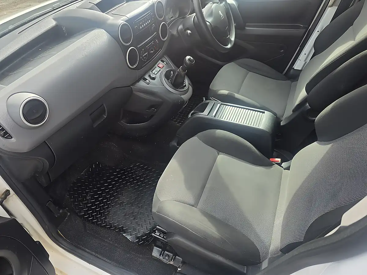 Used 2018 Peugeot Partner 744 S White - Interior and Exterior details 14
