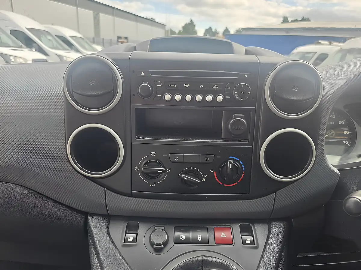Used 2018 Peugeot Partner 744 S White - Interior and Exterior details 15