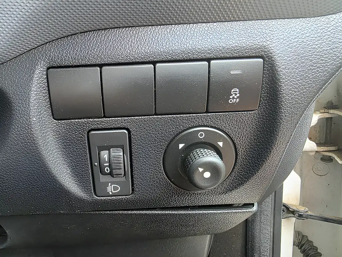Used 2018 Peugeot Partner 744 S White - Interior and Exterior details 17