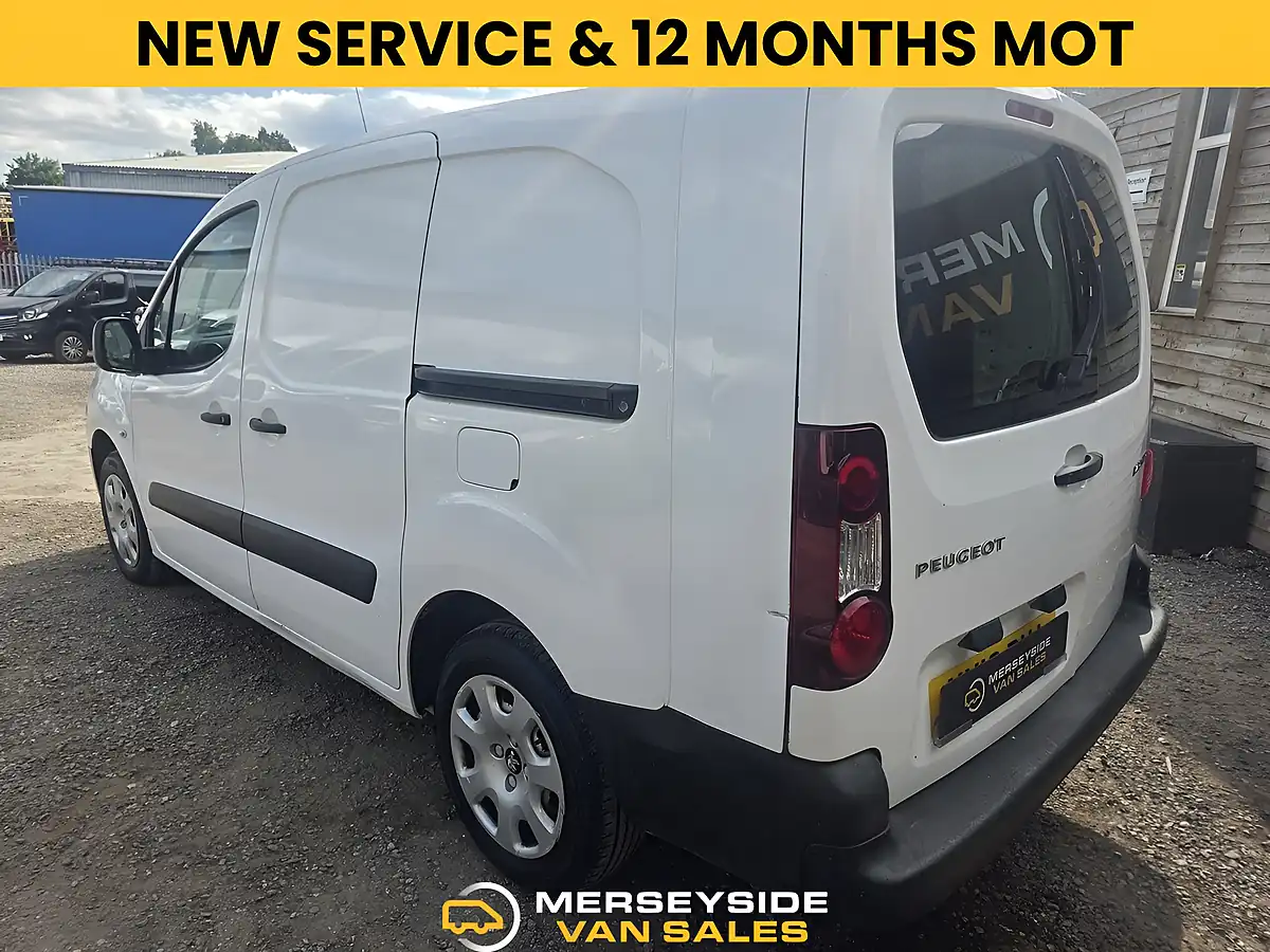 Used 2018 Peugeot Partner 744 S White - Interior and Exterior details 3