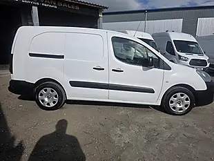 Used 2018 Peugeot Partner 744 S White - Interior and Exterior details 8