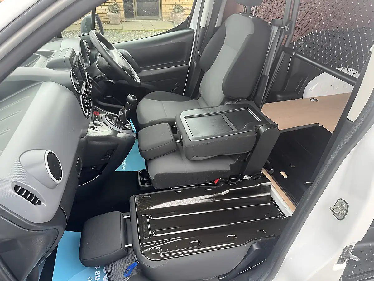 Used 2018 Peugeot Partner 854 Professional - Interior and Exterior details 13