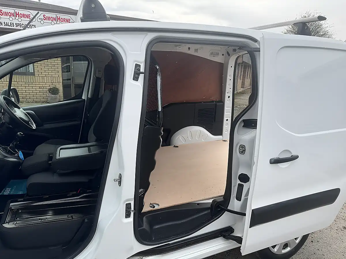 Used 2018 Peugeot Partner 854 Professional - Interior and Exterior details 16