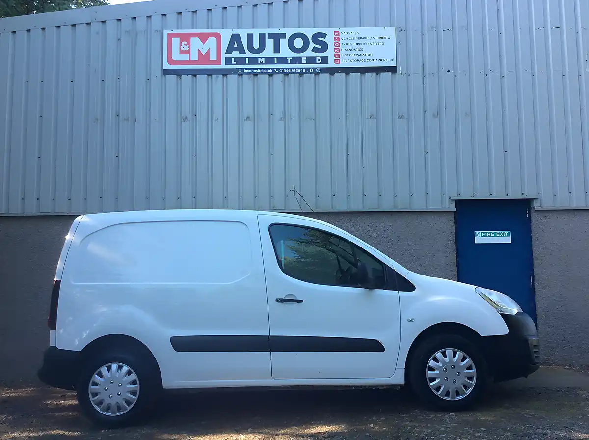 Used 2018 Peugeot Partner 854 Se White - Front View