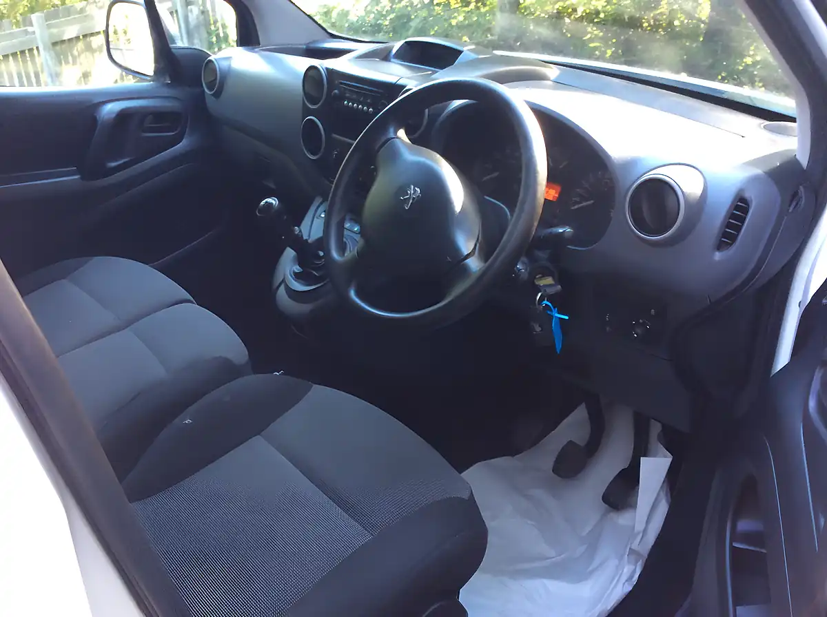 Used 2018 Peugeot Partner 854 Se White - Interior and Exterior details 11