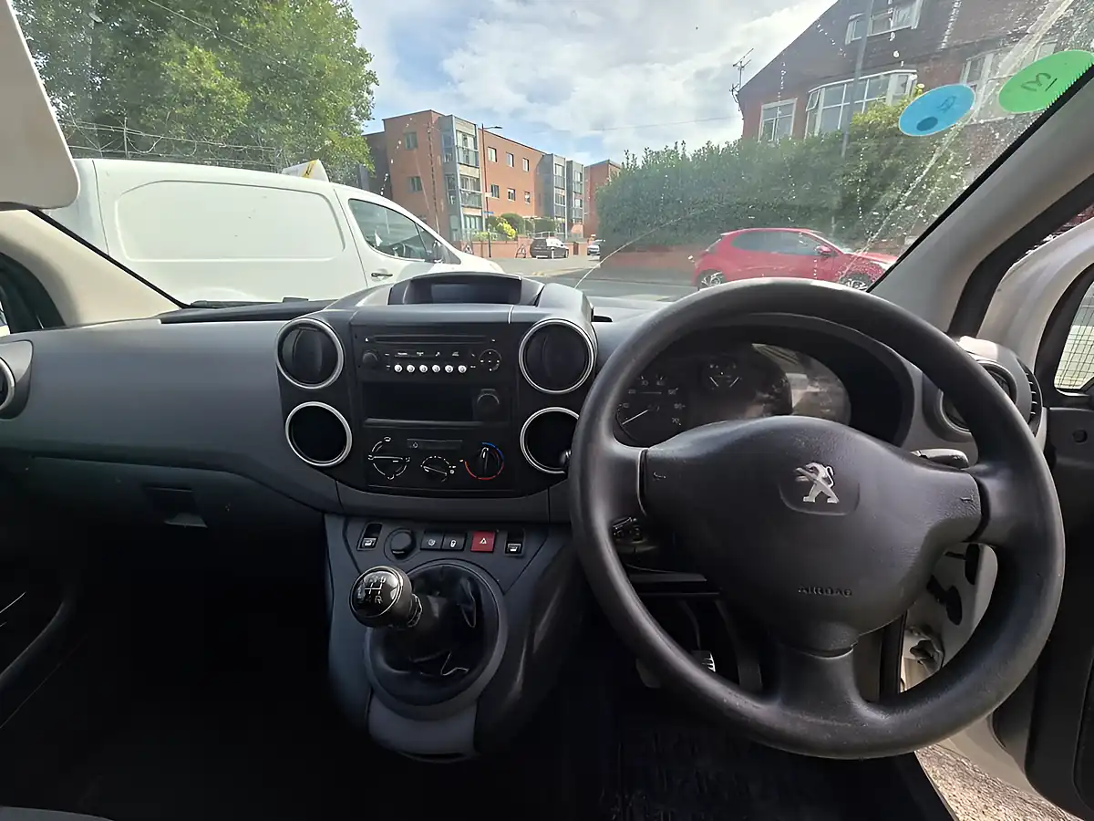 Used 2018 Peugeot Partner 854 Se White - Interior and Exterior details 15