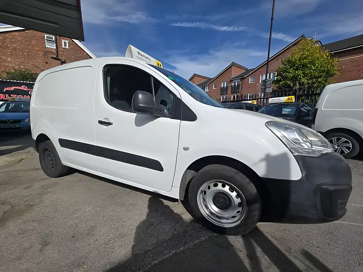 Used 2018 Peugeot Partner 854 Se White - Interior and Exterior details 2