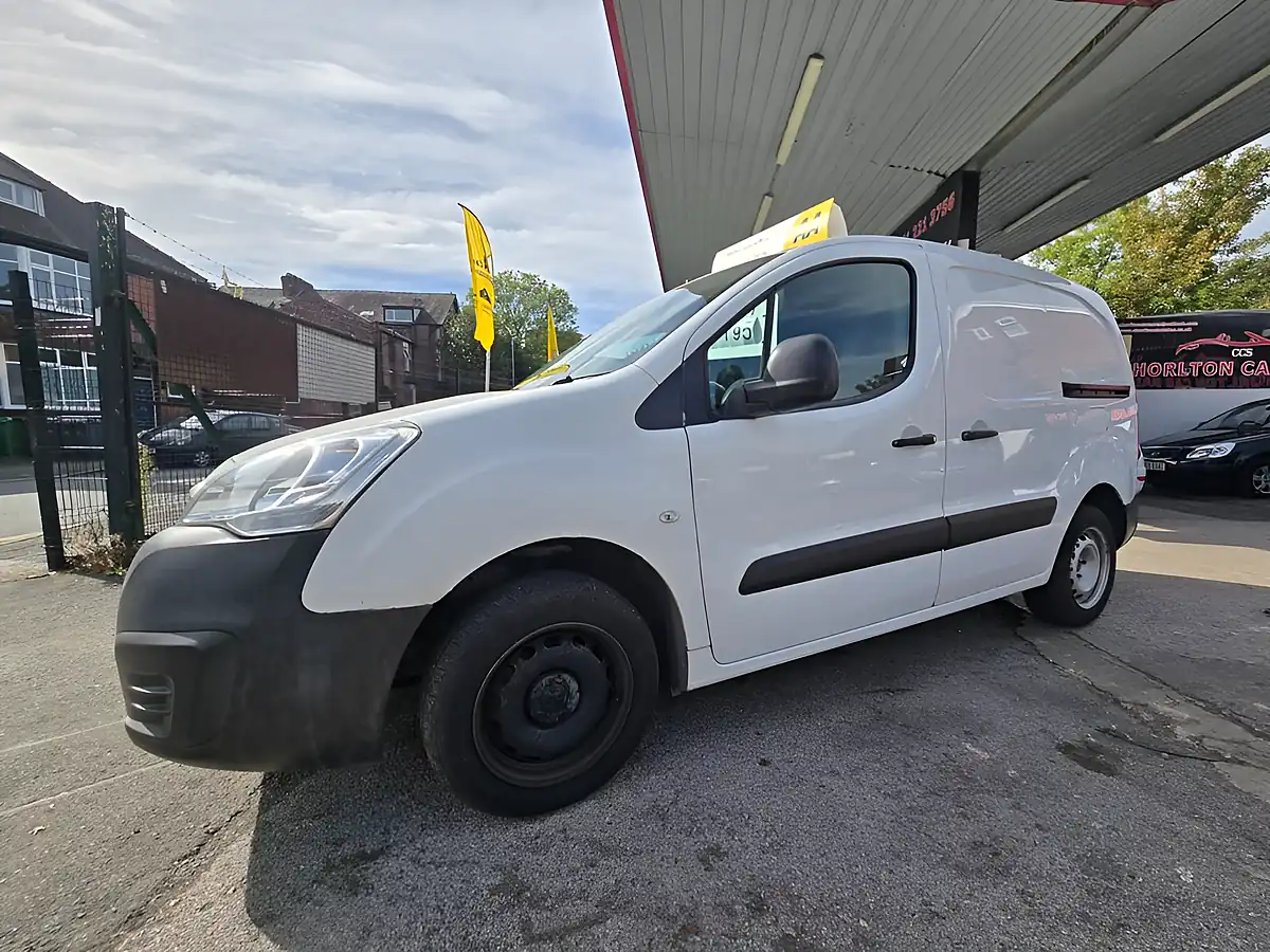 Used 2018 Peugeot Partner 854 Se White - Interior and Exterior details 7