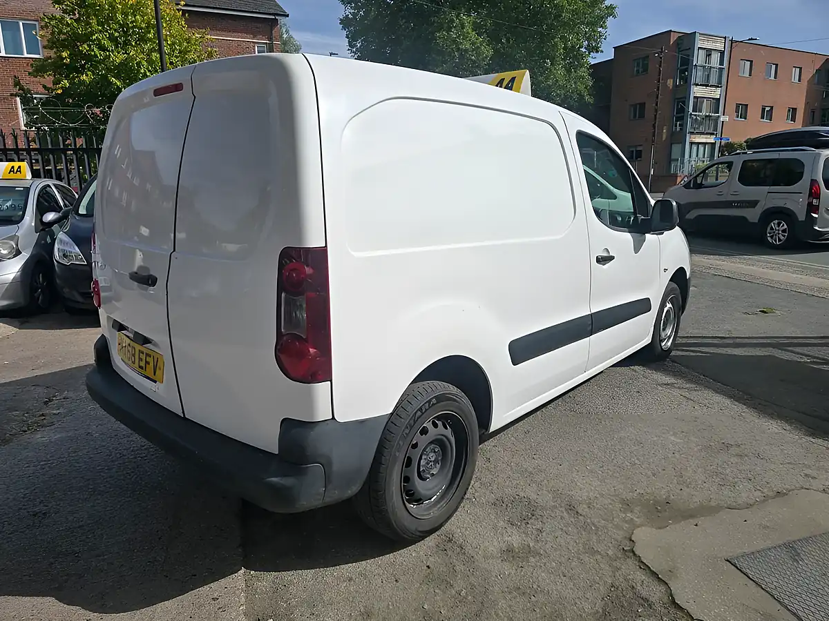 Used 2018 Peugeot Partner 854 Se White - Interior and Exterior details 9