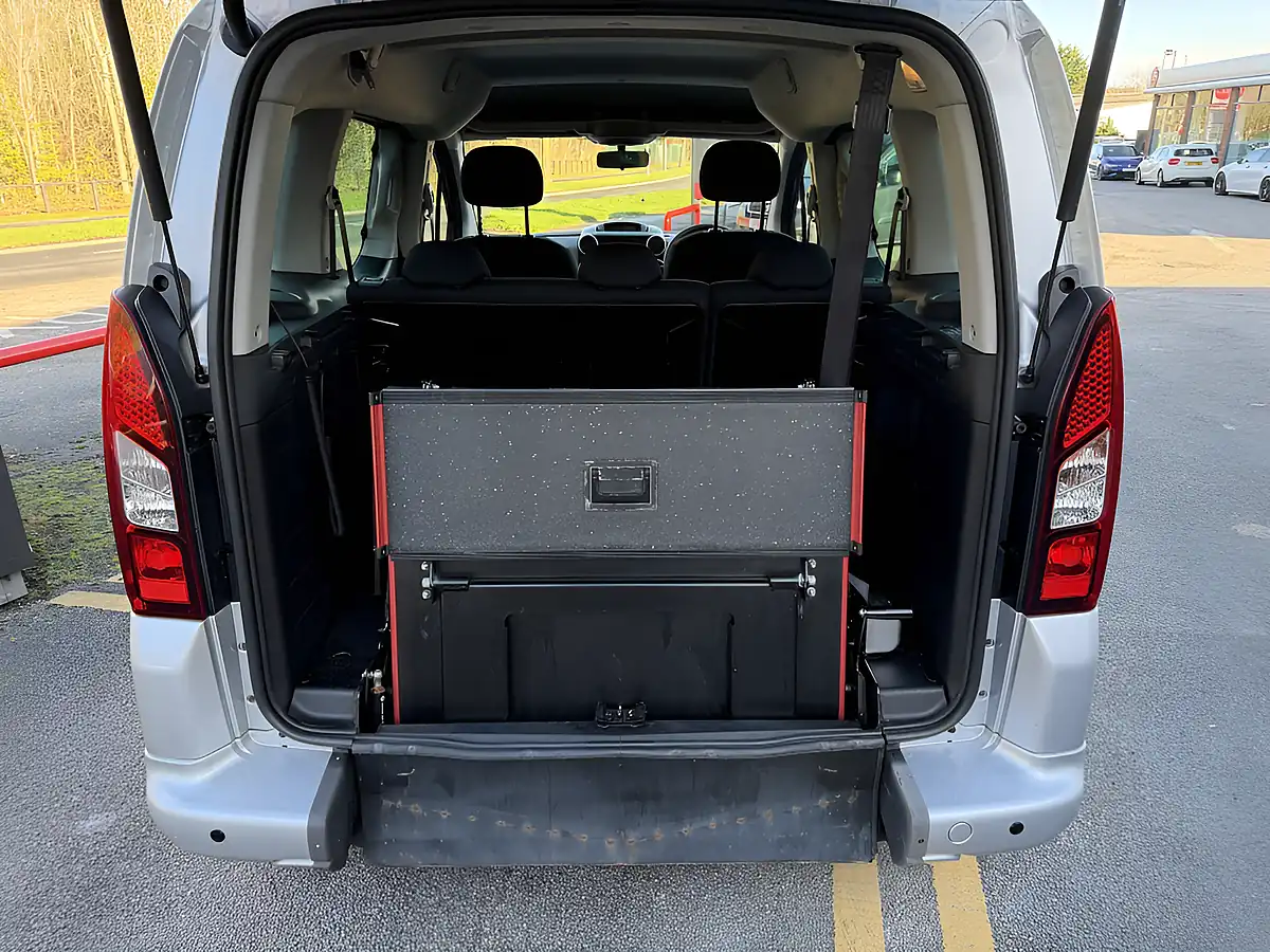 Used 2018 Peugeot Partner Horizon RS Silver - Interior and Exterior details 11