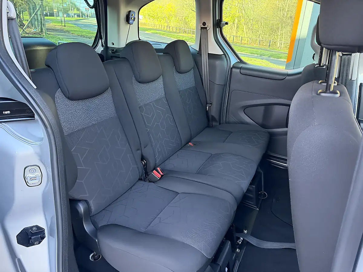 Used 2018 Peugeot Partner Horizon RS Silver - Interior and Exterior details 6