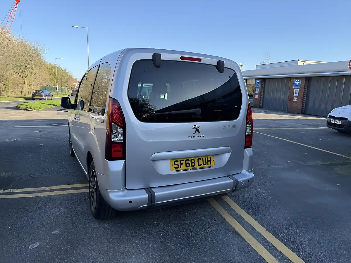 Used 2018 Peugeot Partner Horizon RS Silver - Interior and Exterior details 8