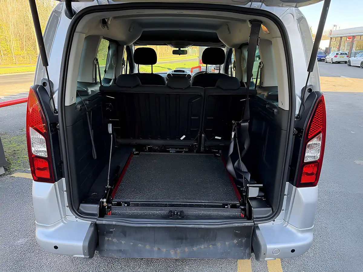 Used 2018 Peugeot Partner Horizon RS Silver - Interior and Exterior details 9