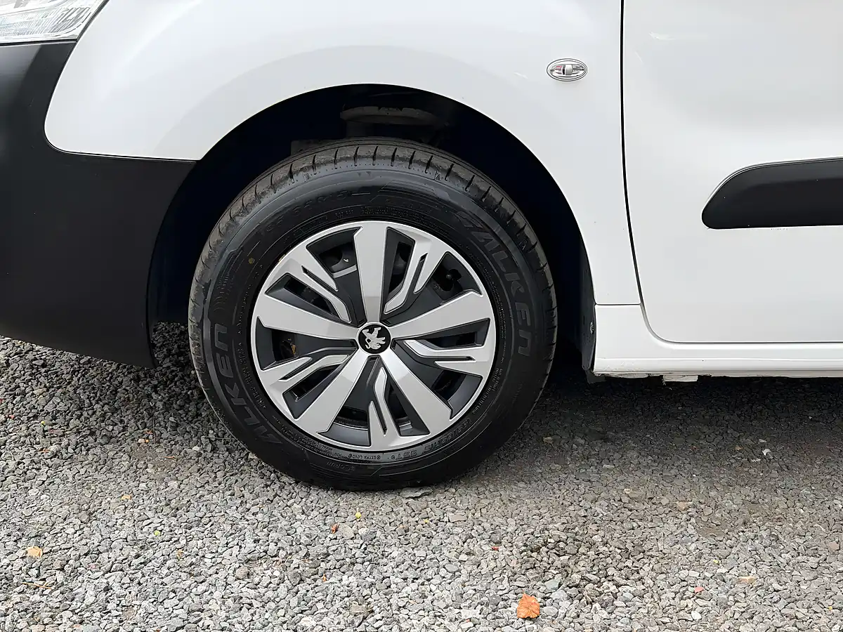 Used 2018 Peugeot Partner Professional L1 Blue White - Interior and Exterior details 16