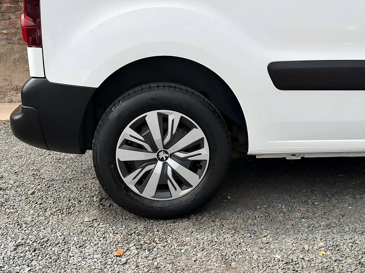 Used 2018 Peugeot Partner Professional L1 Blue White - Interior and Exterior details 17