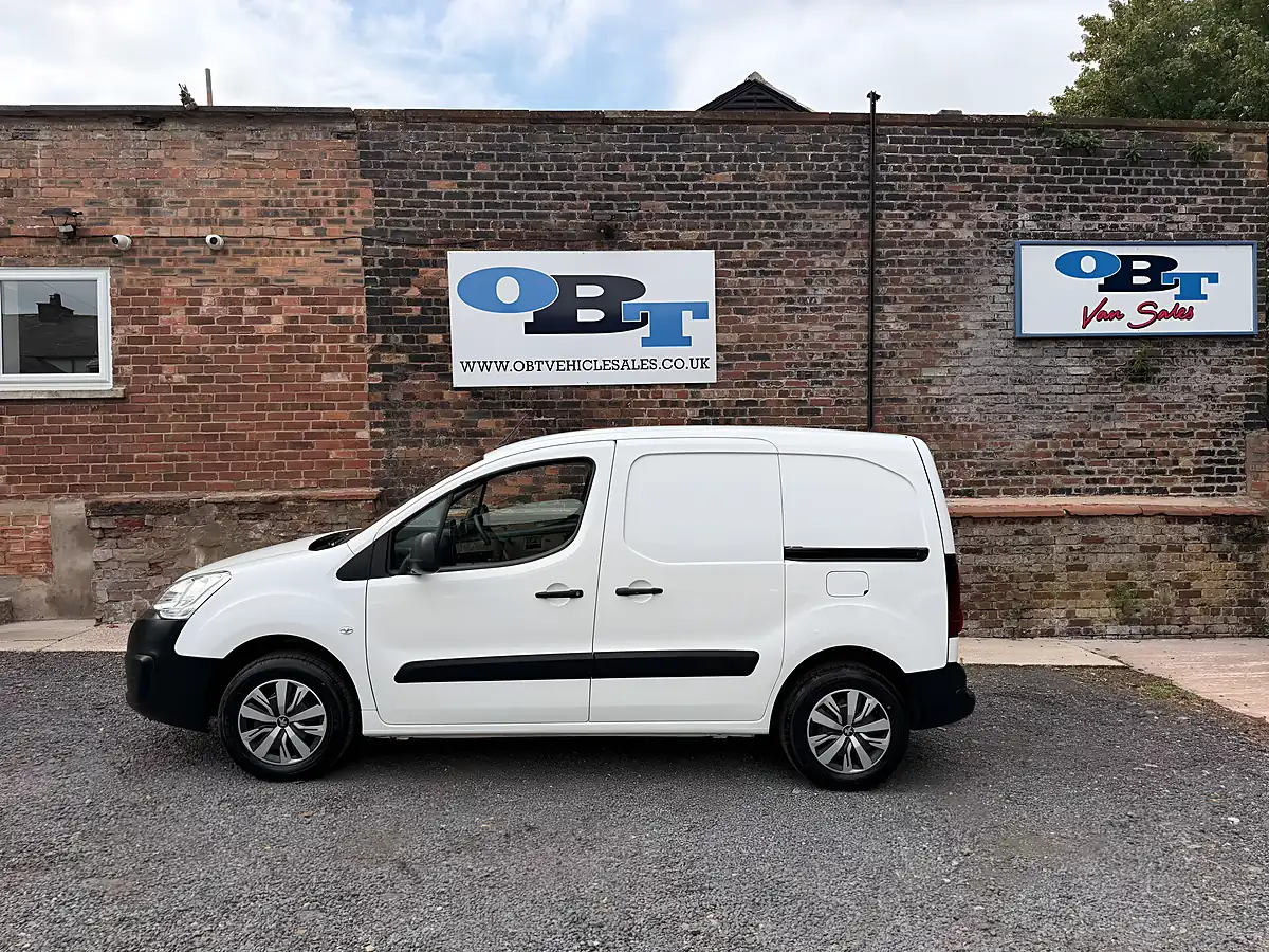 Used 2018 Peugeot Partner Professional L1 Blue White - Interior and Exterior details 5