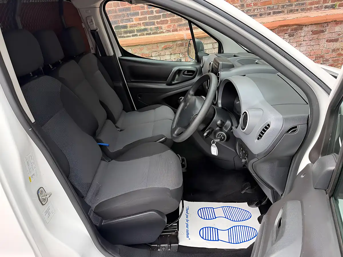 Used 2018 Peugeot Partner Professional L1 Blue White - Interior and Exterior details 7