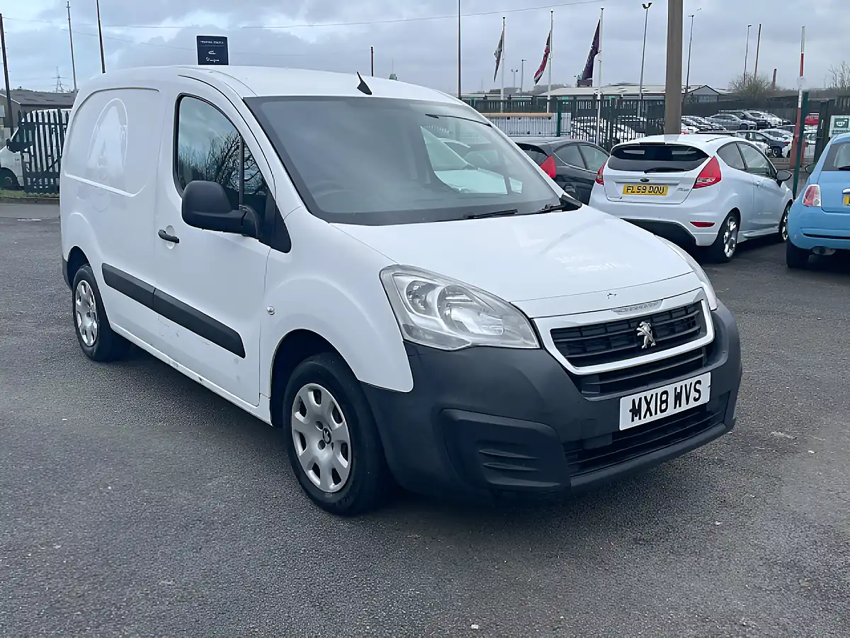 Used 2018 Peugeot Partner Professional L1 White - Front View