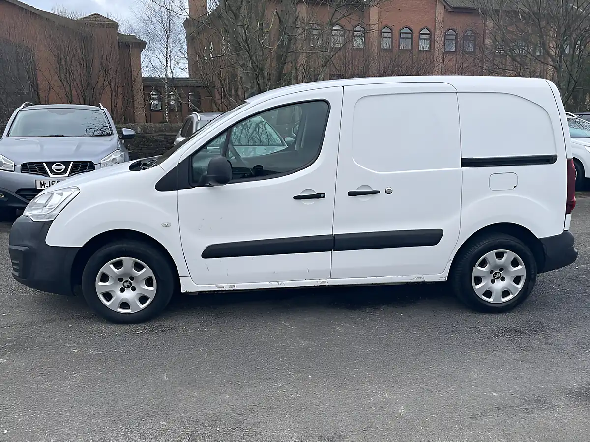 Used 2018 Peugeot Partner Professional L1 White - Interior and Exterior details 3