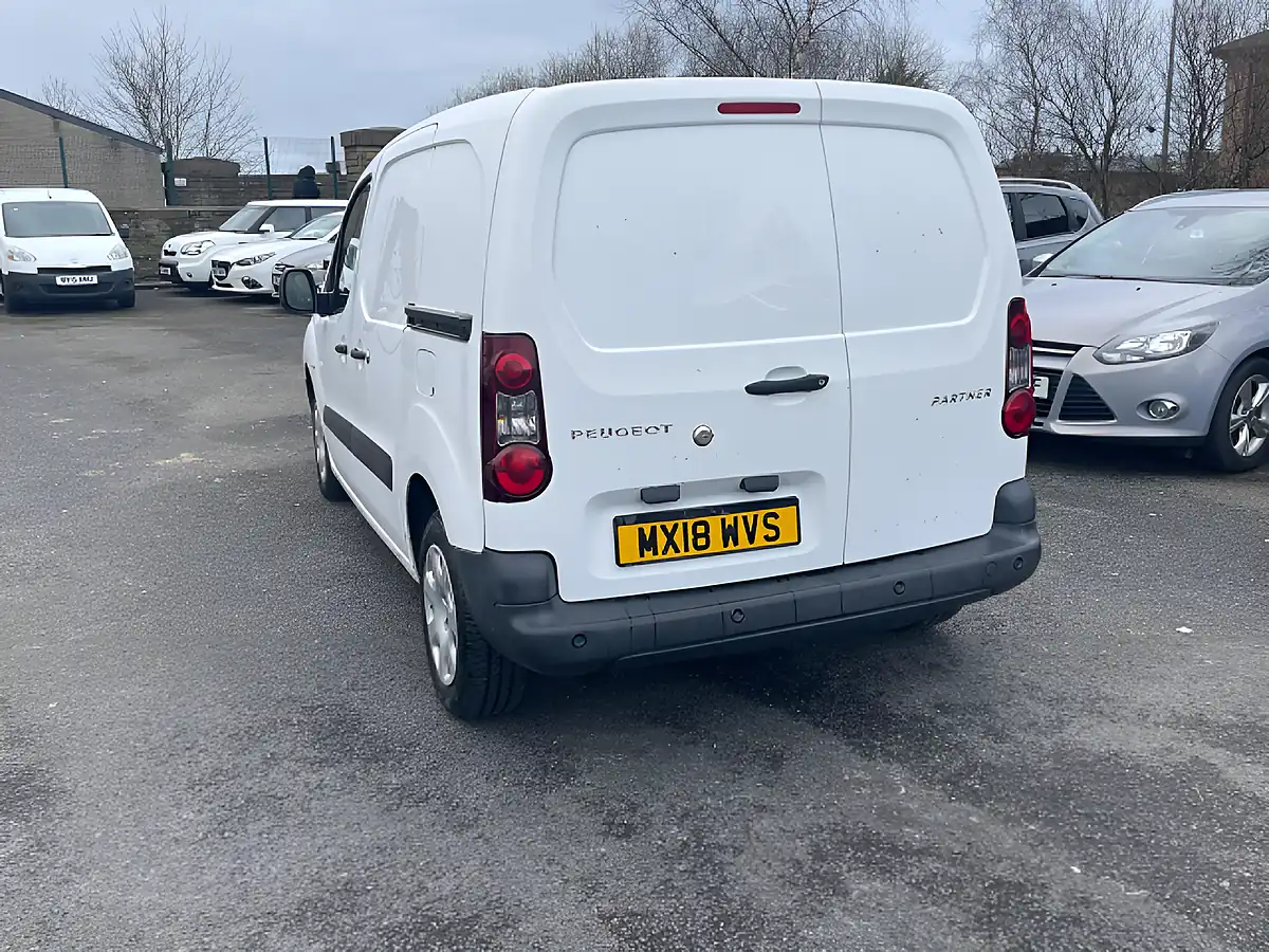 Used 2018 Peugeot Partner Professional L1 White - Interior and Exterior details 4