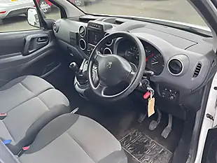 Used 2018 Peugeot Partner Professional L1 White - Interior and Exterior details 6