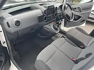 Used 2018 Peugeot Partner Professional L1 White - Interior and Exterior details 7