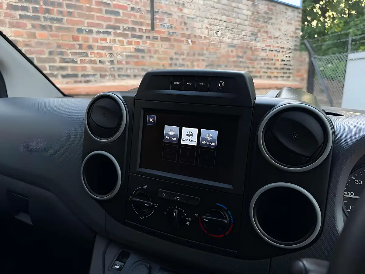 Used 2018 Peugeot Partner Professional L1 White - Interior and Exterior details 13
