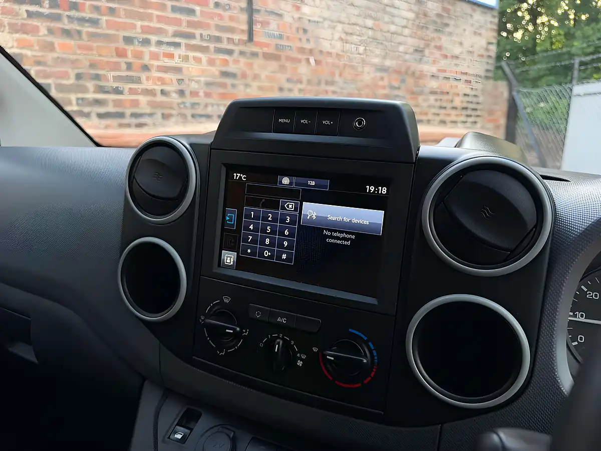 Used 2018 Peugeot Partner Professional L1 White - Interior and Exterior details 14