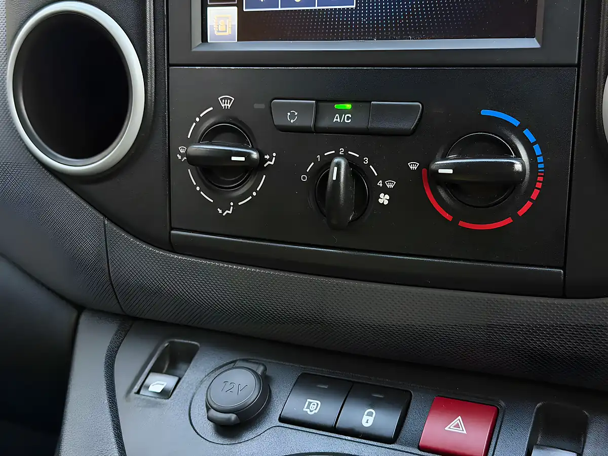 Used 2018 Peugeot Partner Professional L1 White - Interior and Exterior details 15
