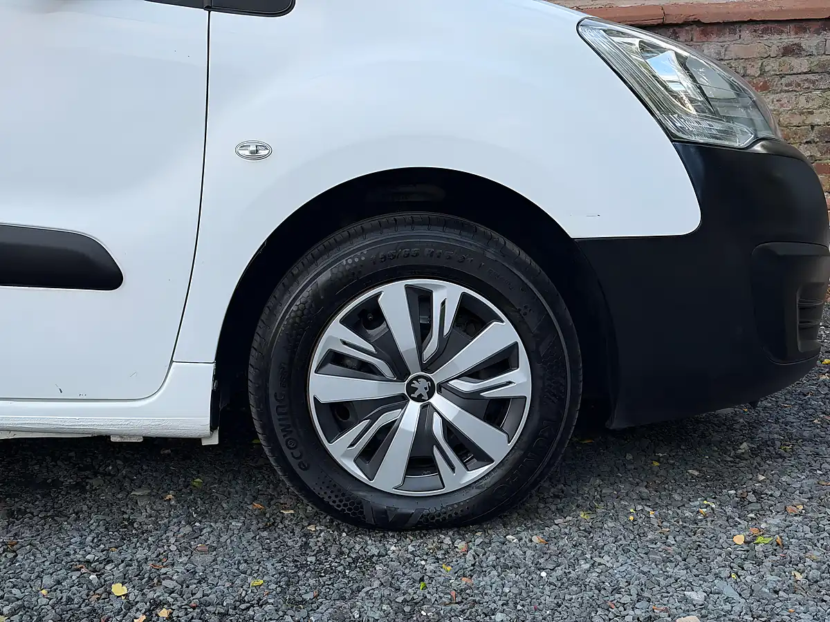 Used 2018 Peugeot Partner Professional L1 White - Interior and Exterior details 19