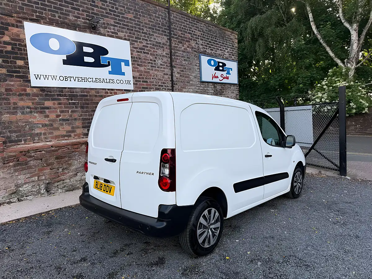 Used 2018 Peugeot Partner Professional L1 White - Interior and Exterior details 2
