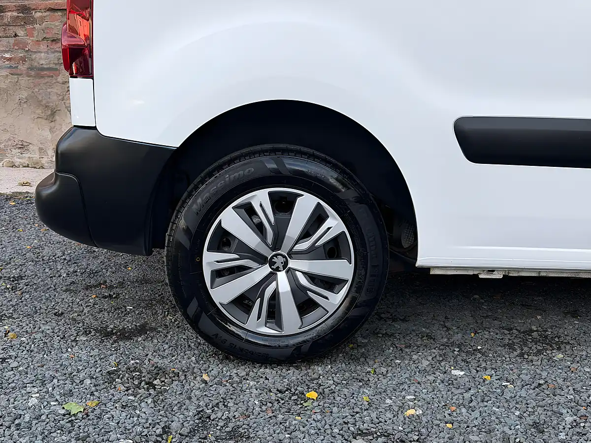 Used 2018 Peugeot Partner Professional L1 White - Interior and Exterior details 20