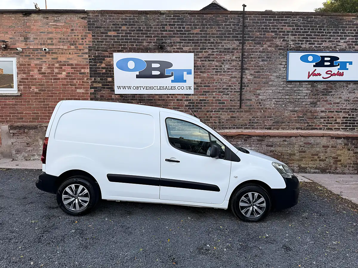 Used 2018 Peugeot Partner Professional L1 White - Interior and Exterior details 3