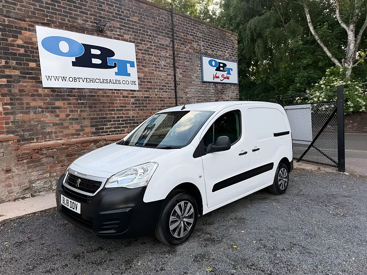 Used 2018 Peugeot Partner Professional L1 White - Interior and Exterior details 4