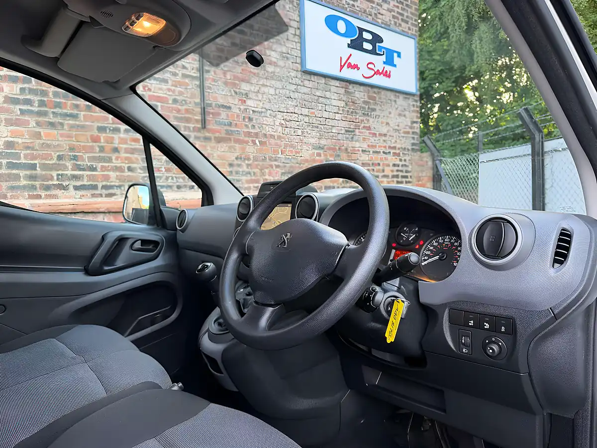 Used 2018 Peugeot Partner Professional L1 White - Interior and Exterior details 8