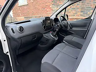 Used 2018 Peugeot Partner Professional L1 White - Interior and Exterior details 9