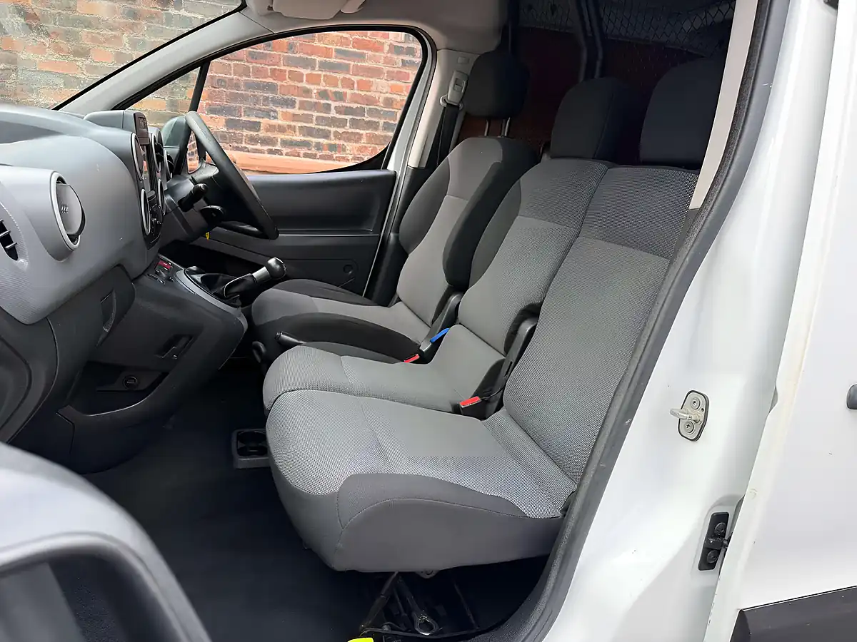 Used 2018 Peugeot Partner Professional L1 White - Interior and Exterior details 10